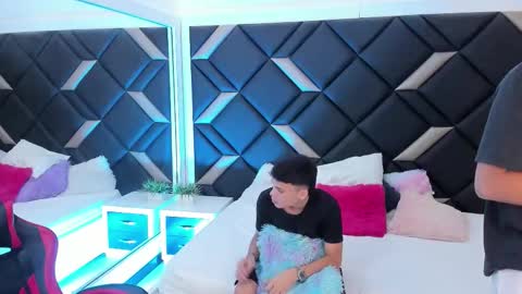 Snapshot of space_boys18 chatting on 19, 11, 2025 Gabo Lucas and Justin online show from 19, 11, 2025