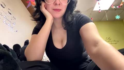 Snapshot of spaceyyybaby chatting on 11, 1, 2026 Saturn online show from 11, 1, 2026