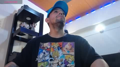 Snapshot of spartacus_cam chatting on 4, 12, 2024     online show from 4, 12, 2024