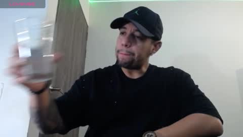 Snapshot of spartacus_cam chatting on 17, 1, 2025     online show from 17, 1, 2025