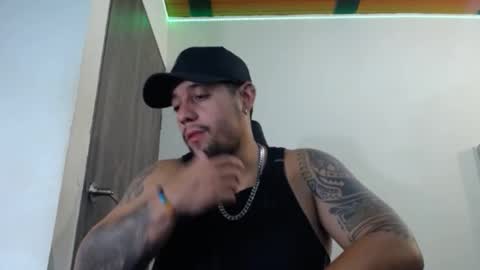 Snapshot of spartacus_cam chatting on 4, 3, 2025     online show from 4, 3, 2025