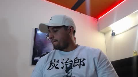 Snapshot of spartacus_cam chatting on 17, 10, 2025     online show from 17, 10, 2025