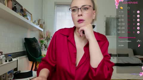 Snapshot of spicyhotmilf chatting on 4, 10, 2025 Lexsy online show from 4, 10, 2025