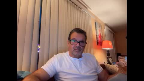 Snapshot of spike69old chatting on 21, 11, 2025 spike69old online show from 21, 11, 2025