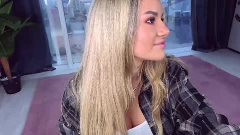 Snapshot of spoilm3mor3 chatting on 18, 11, 2025 Anna online show from 18, 11, 2025