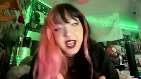 Pixie online show from 31, 10, 2025