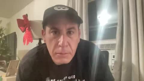 Snapshot of spun4feet chatting on 15, 12, 2025 spun4feet online show from 15, 12, 2025