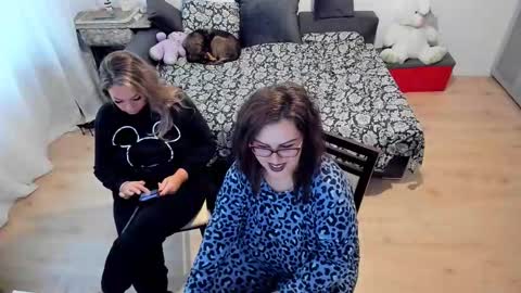 Snapshot of squirt_kimmm chatting on 3, 10, 2025 Kim online show from 3, 10, 2025