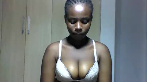 Snapshot of squiter_girlie chatting on 17, 10, 2025 Squiter online show from 17, 10, 2025