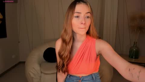 Stacy Woods online show from 4, 3, 2025