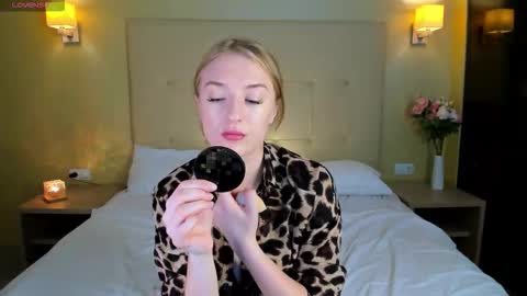 Stacy Mon Tue Wed Thu Fri Sun GMT GMT 3 1000am - 0400pm  online show from 14, 11, 2025