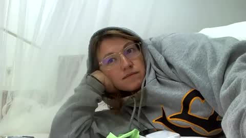 starlagurl online show from 8, 3, 2025