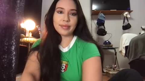 starlitdreams777 online show from 25, 2, 2025