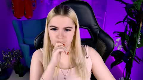 Snapshot of stef_nicks chatting on 4, 10, 2025 stef_nicks online show from 4, 10, 2025