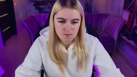 Snapshot of stef_nicks chatting on 12, 10, 2025 stef_nicks online show from 12, 10, 2025