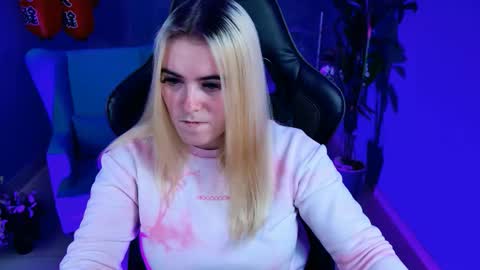 Snapshot of stef_nicks chatting on 15, 10, 2025 stef_nicks online show from 15, 10, 2025