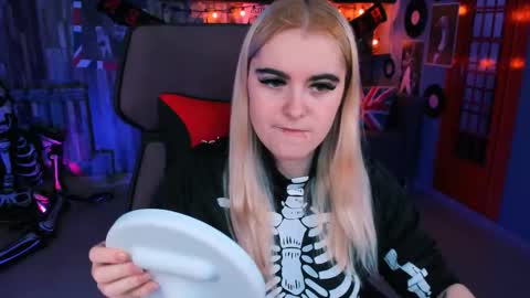 Snapshot of stef_nicks chatting on 31, 10, 2025 stef_nicks online show from 31, 10, 2025