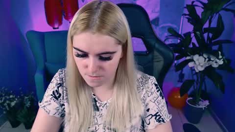 Snapshot of stef_nicks chatting on 6, 11, 2025 stef_nicks online show from 6, 11, 2025