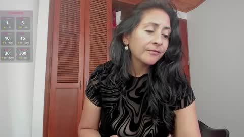 Snapshot of stefaniadiazz_ chatting on 4, 12, 2025 Stafania 3 online show from 4, 12, 2025