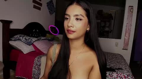 Im MiaIts my first day here  online show from 18, 9, 2025