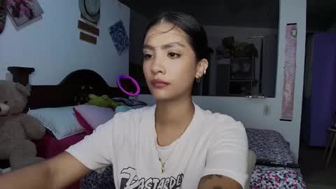 Im MiaIts my first day here  online show from 20, 9, 2025