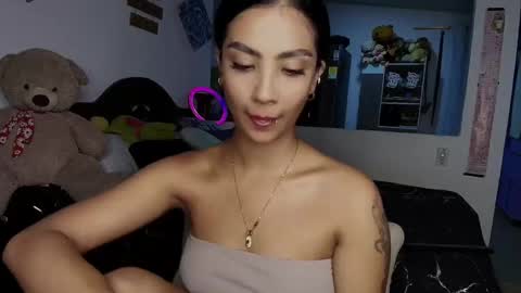 Im MiaIts my first day here  online show from 25, 9, 2025