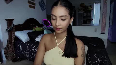 Im MiaIts my first day here  online show from 26, 9, 2025