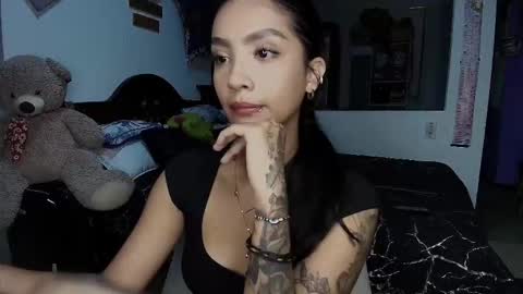 Im MiaIts my first day here  online show from 30, 9, 2025