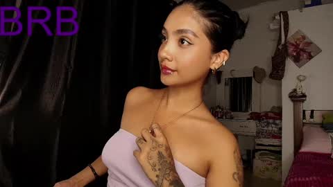 Im MiaIts my first day here  online show from 1, 10, 2025