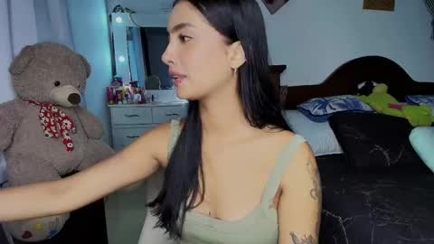Im MiaIts my first day here  online show from 5, 10, 2025