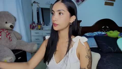 Im MiaIts my first day here  online show from 8, 10, 2025