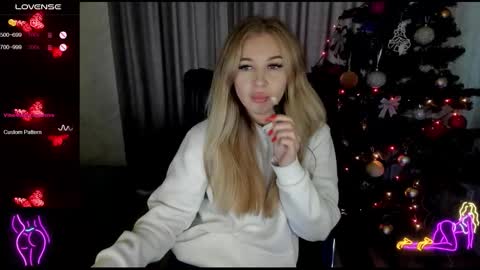 Snapshot of stella__cox chatting on 19, 12, 2025 Stella Cox online show from 19, 12, 2025