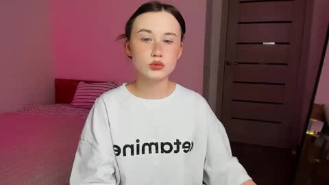 Snapshot of stella_sunny chatting on 2, 11, 2025 stella_sunny online show from 2, 11, 2025