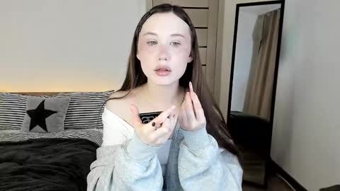 stella_sunny online show from 5, 3, 2026