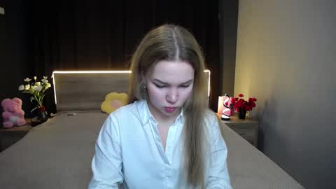 Snapshot of stellalights chatting on 19, 11, 2025 stellalights online show from 19, 11, 2025