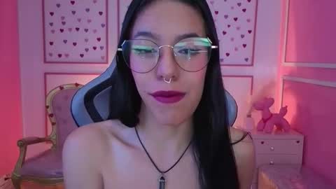 Snapshot of stephania_t chatting on 8, 10, 2025 Stephania online show from 8, 10, 2025