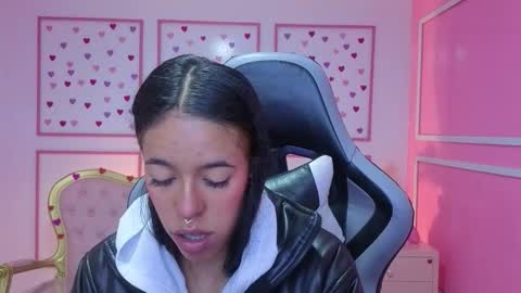 Snapshot of stephania_t chatting on 15, 10, 2025 Stephania online show from 15, 10, 2025