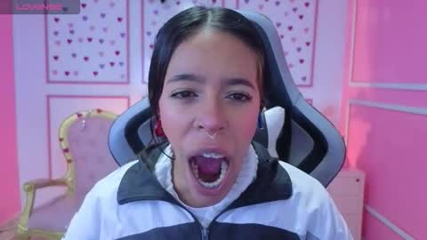 Snapshot of stephania_t chatting on 17, 10, 2025 Stephania online show from 17, 10, 2025