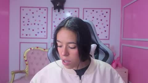 Snapshot of stephania_t chatting on 20, 10, 2025 Stephania online show from 20, 10, 2025