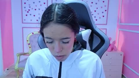 Snapshot of stephania_t chatting on 5, 11, 2025 Stephania online show from 5, 11, 2025