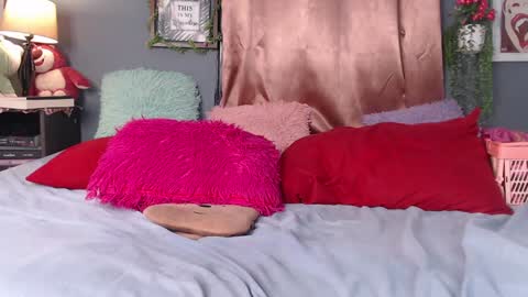 Snapshot of stephanie_golden chatting on 21, 12, 2024 IG stephani 3333 online show from 21, 12, 2024