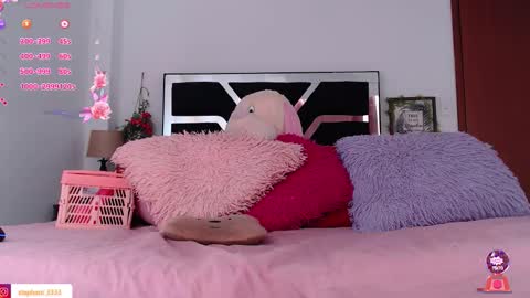 Snapshot of stephanie_golden chatting on 2, 10, 2025 IG stephani 3333 online show from 2, 10, 2025