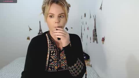 Stephanie   online show from 17, 10, 2025