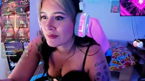 Stephany  independient model  online show from 3, 1, 2025