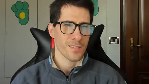 Snapshot of stevex870 chatting on 14, 12, 2025 Steve online show from 14, 12, 2025