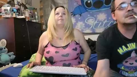 Snapshot of stitchsunshine85 chatting on 20, 11, 2025 Tasha and Drew online show from 20, 11, 2025