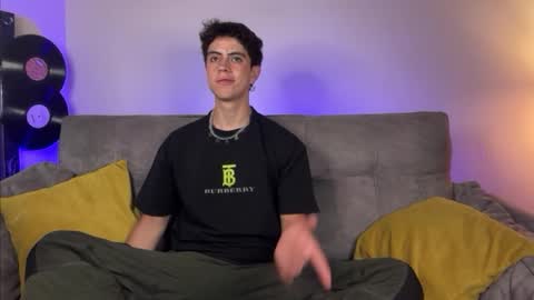 Stolas online show from 4, 3, 2026