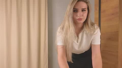 Snapshot of stormymuse chatting on 16, 11, 2025 Luna online show from 16, 11, 2025