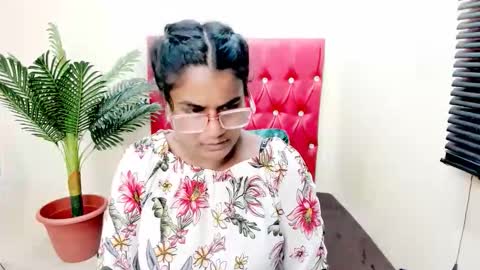 strawberry_lipz online show from 10, 11, 2025