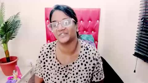 strawberry_lipz online show from 18, 11, 2025